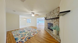 1111 Coral Dr, Niceville, FL 32578