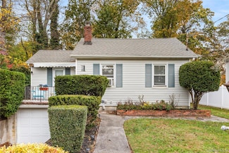 24 Locust Rd, Wading River, NY 11792