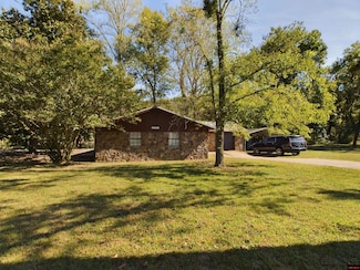 2594 Riverview Dr, Norfork, AR 72658