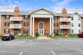 312 Clayton Crossing Dr Unit 205, Ellisville, MO 63011