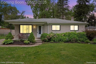 15813 Foch St, Livonia, MI 48154