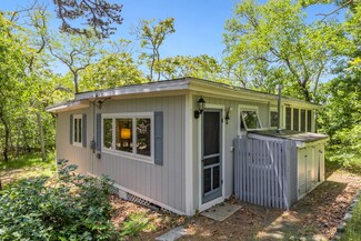 290 Old Wharf Rd, Wellfleet, MA 02667
