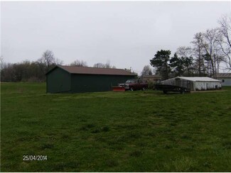 205 N Walnut St, Mooreland, IN 47360