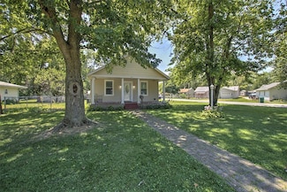 801 E 6th St, Pana, IL 62557
