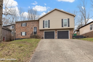 4213 MacHupe Dr, Louisville, KY 40241