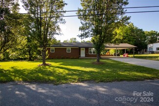 128 Fairway Ave, Hudson, NC 28638