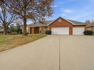 1191 W Shawnee St, Springfield, MO 65810