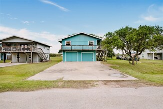 88 Bay St, Port O Connor, TX 77982