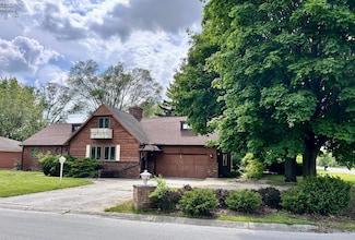 780 Angela Dr, Fostoria, OH 44830