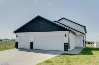 5543 Lori Ln W, West Fargo, ND 58078