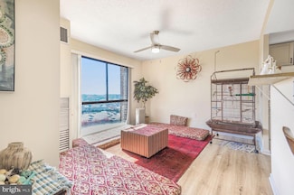 250 S Reynolds St Unit 1001, Alexandria, VA 22304