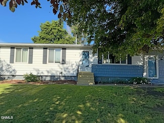 2609 Skyway Ct, Williston, ND 58801