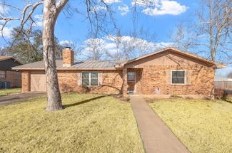 202 W Nimitz St, Fredericksburg, TX 78624