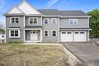 7 Locust St, Woburn, MA 01801