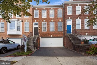 42682 Latrobe St, Chantilly, VA 20152