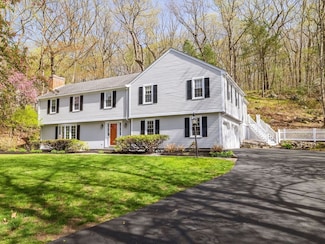 14 Pond St, Dover, MA 02030