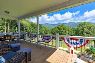 605 Red Bank Walker Rd, Waynesville, NC 28786