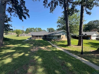 11 Cherrywood Cir, Marshall, TX 75672