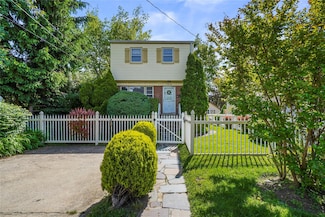 31 Westwood Ave, New Rochelle, NY 10801