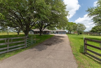 603 County Road 18, Damon, TX 77430