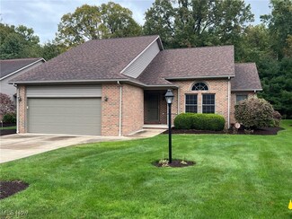 44 Oak Tree Ln SE Unit 44, Warren, OH 44484