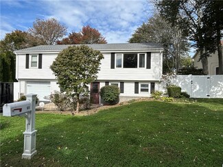 61 Beachmount Ave, Bristol, RI 02809