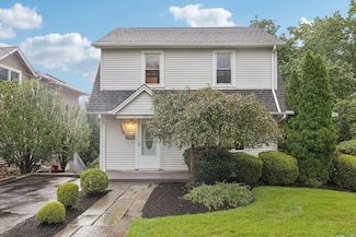 10 Mountain View Ave, Pearl River, NY 10965