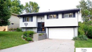 5805 N 93rd St, Omaha, NE 68134
