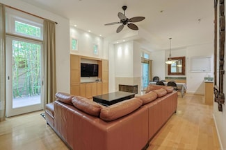 936 10th St, Coronado, CA 92118