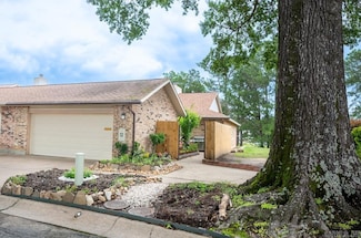 12 Wickford Ln, Little Rock, AR 72212