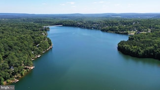 906 S Lakeview Dr, Whitacre, VA 22625