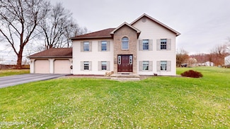 45 4th St, Watsontown, PA 17777