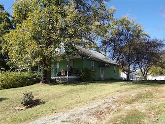 61 W Main St, Oakdale, IL 62268