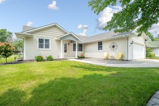 151 Valley View Dr, Seneca, IL 61360