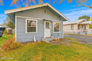 922 S 9th Ave, Yakima, WA 98902