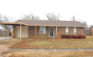 701 Woods Dr, Noble, OK 73068