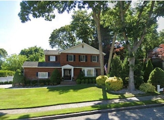 9 Jamar Ln, Ronkonkoma, NY 11779