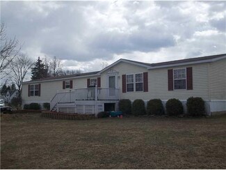 1188 W Laurel Cir, Mount Pleasant, PA 15666