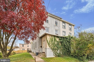 4 Creek Ave, Darby, PA 19023