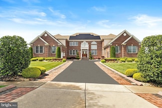 9 Bouvier Ln, East Brunswick, NJ 08816