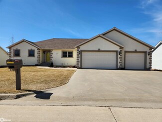 1309 Overlook Dr, Tama, IA 52339