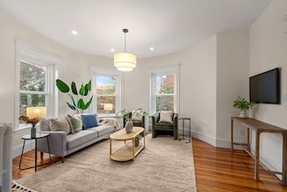 1 Auburn Ct Unit 2, Brookline, MA 02446