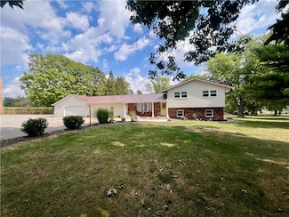 512 Norton Dr, Oakland, IL 61943