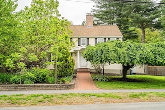 128 Worthen Rd, Lexington, MA 02421