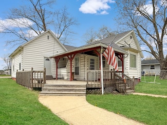 327 East St, Penfield, IL 61862