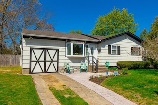 31 Dena Dr, Blue Point, NY 11715