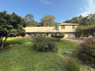 1701 Woodview Cir, Amory, MS 38821