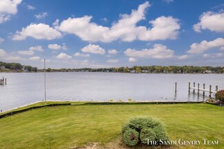 16073 Lake Point Dr, Spring Lake, MI 49456