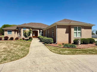 208 MacLin Cir, Tuscumbia, AL 35674