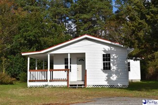 212 S Oak St, Pamplico, SC 29583